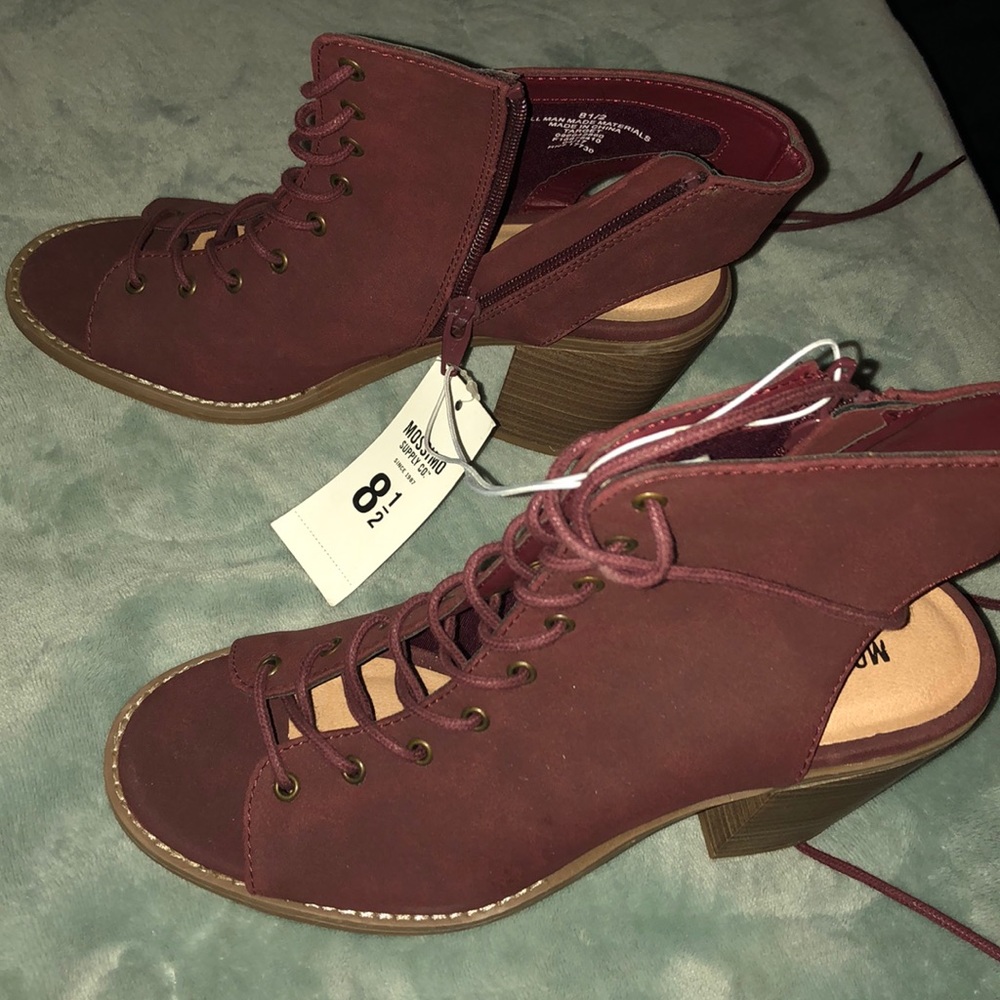Super cute and classy Burgundy lace up shoes.